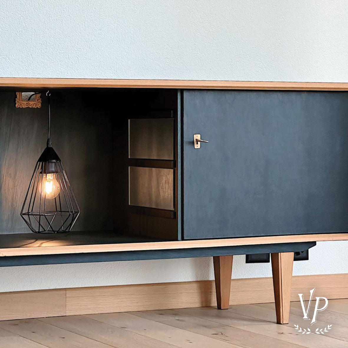 Vintage Paint - Black Velvet