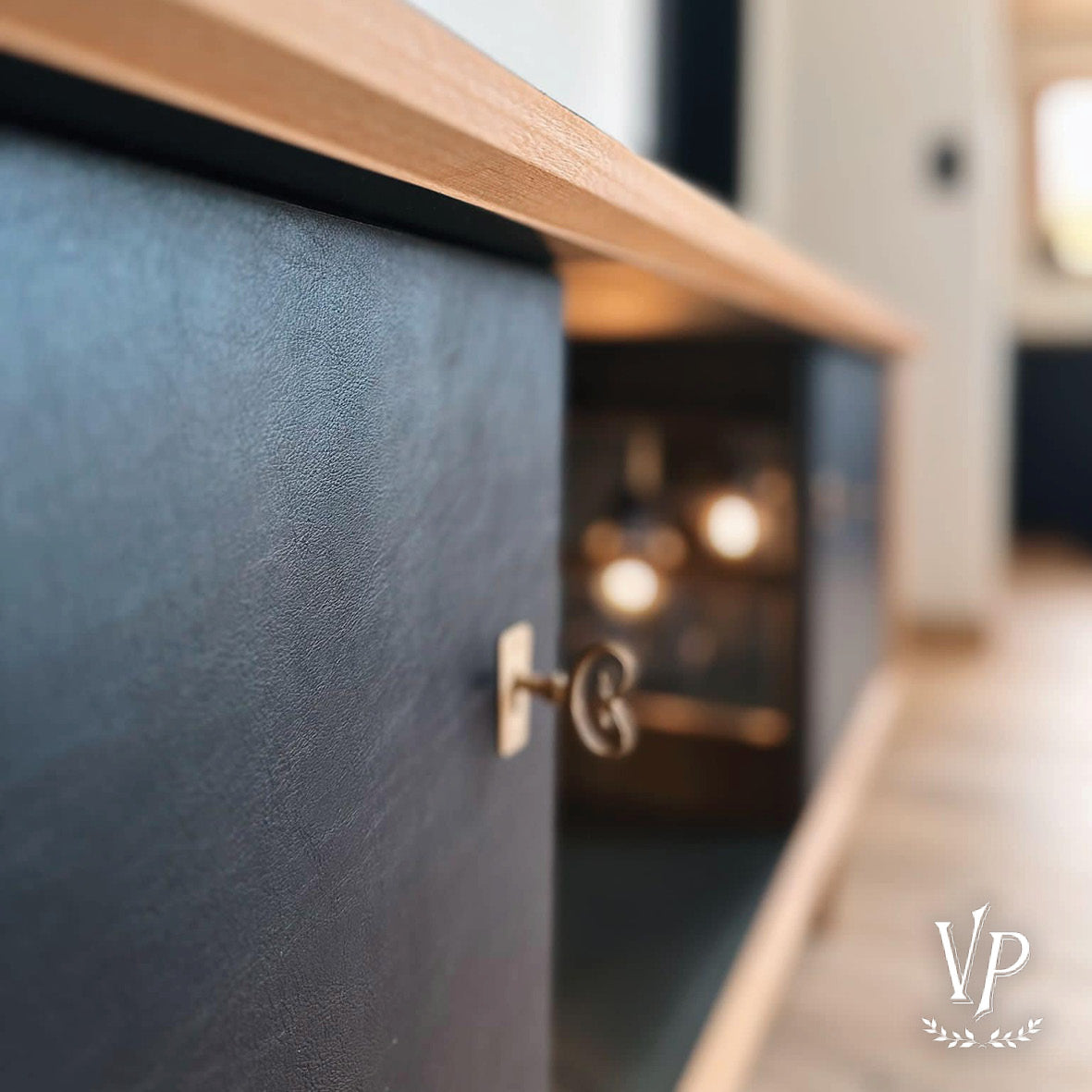 Vintage Paint - Black Velvet